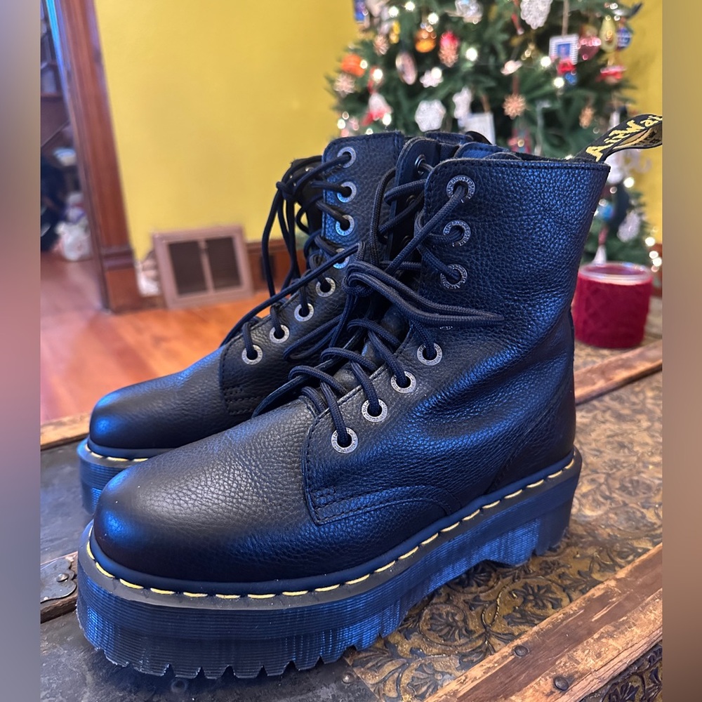 Doc Martin’s Jadon III size 8